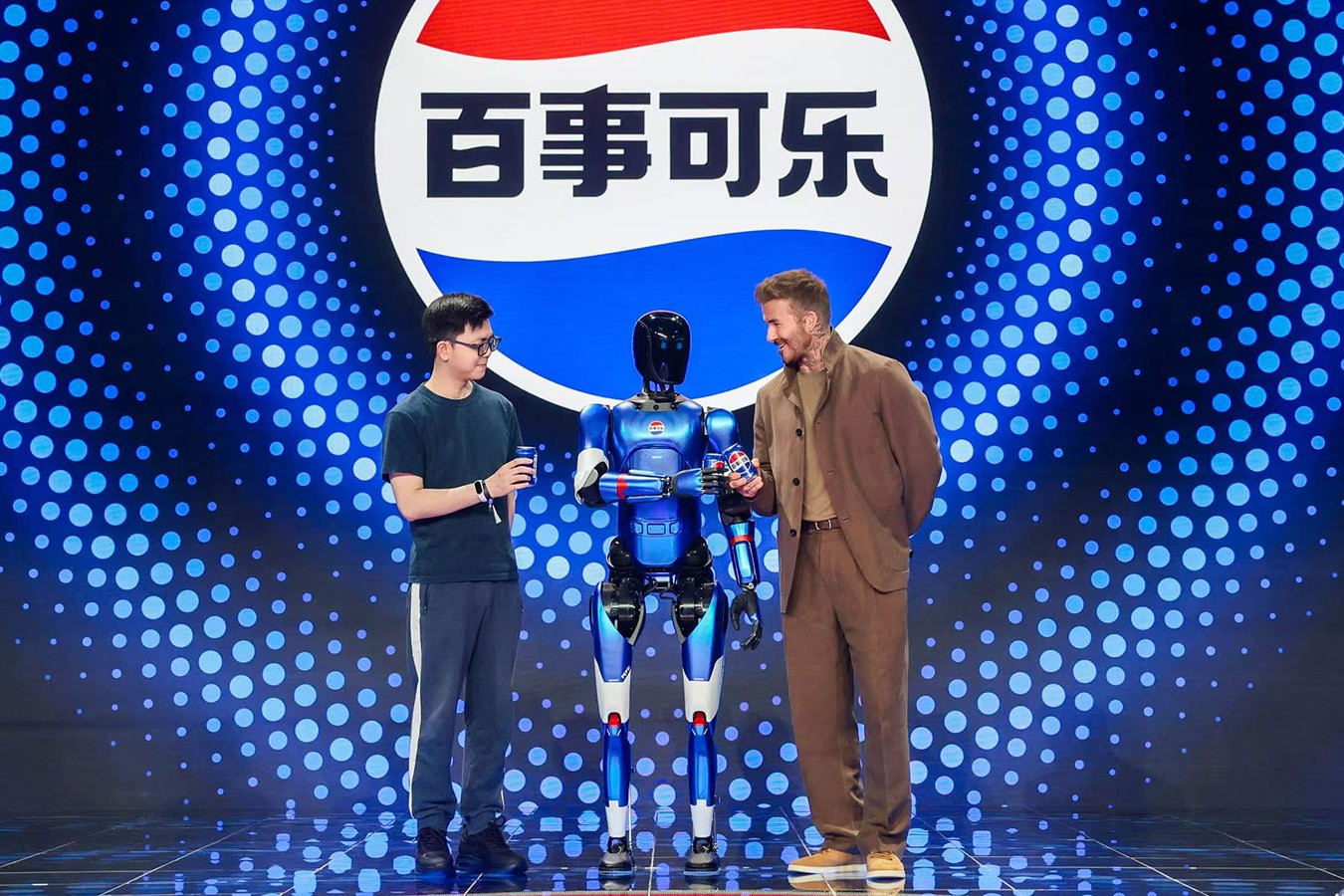 350VIP浦京机器人携手百事中国共创“百事蓝宝” 共燃渴望新章